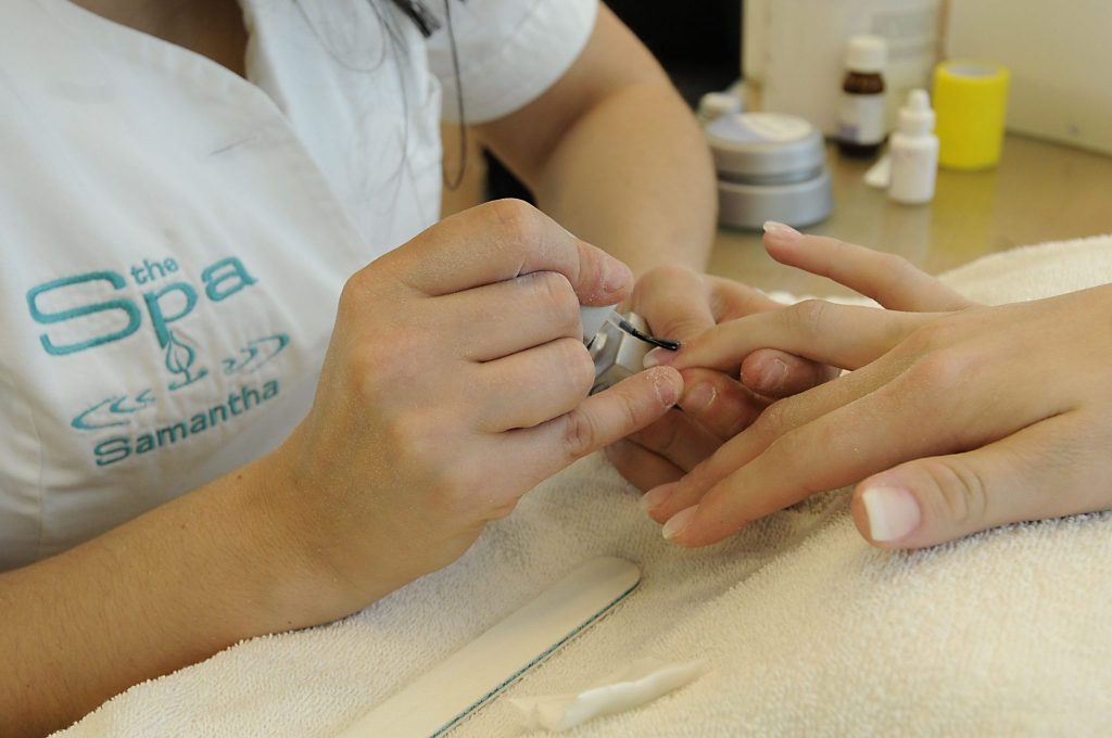reasons-to-become-a-roving-nail-therapist-1